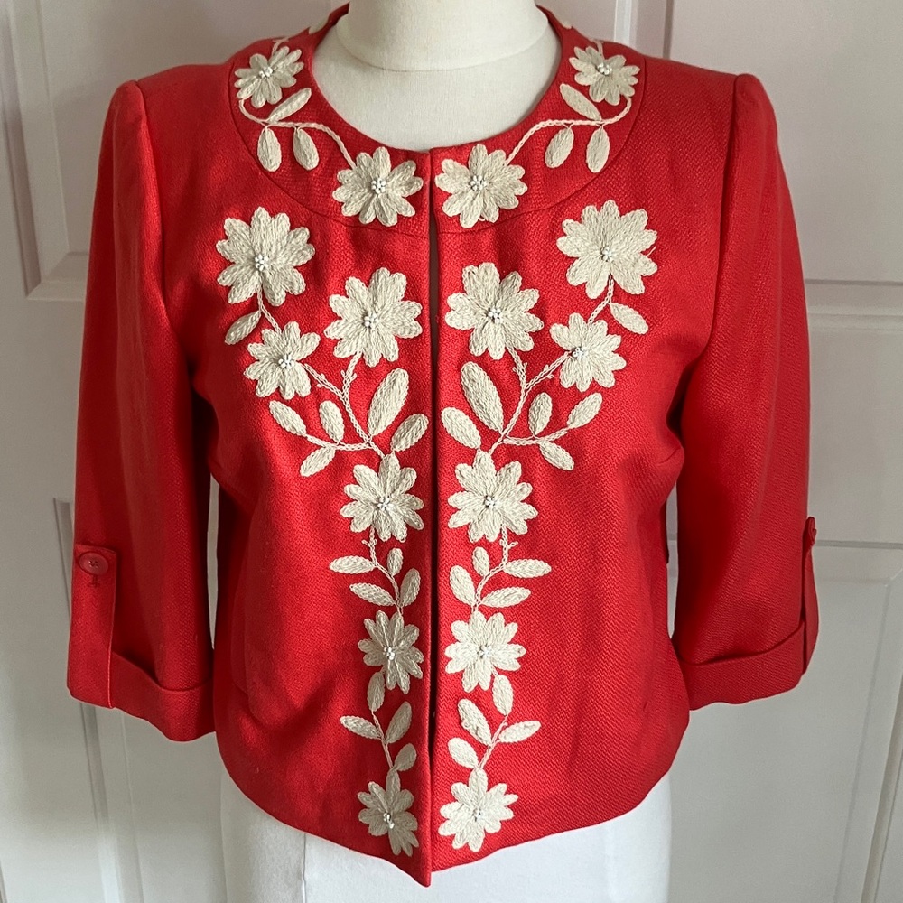 Red 3/4 length sleeve embroidered jacket
